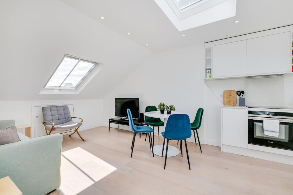Modern 1 Bedroom Flat In Battersea London Exteriör bild